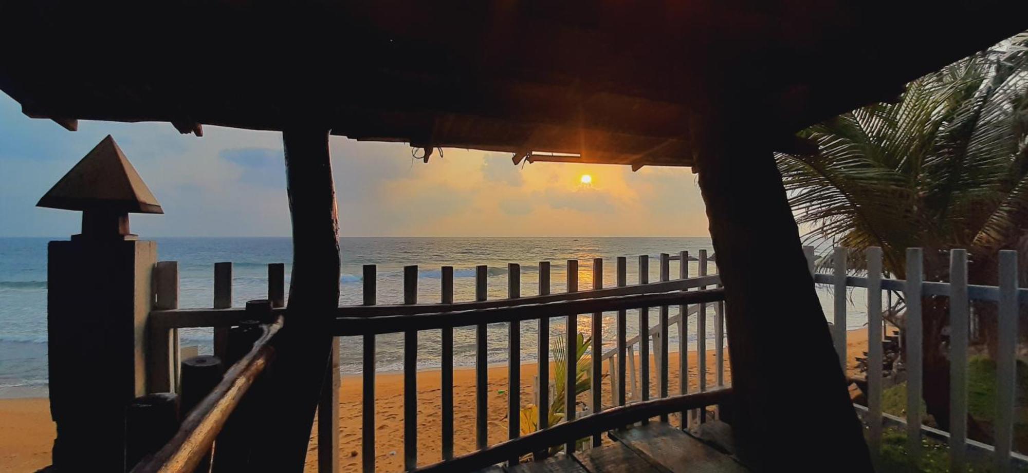 Luna Beach Home & Cabanas Galle Buitenkant foto