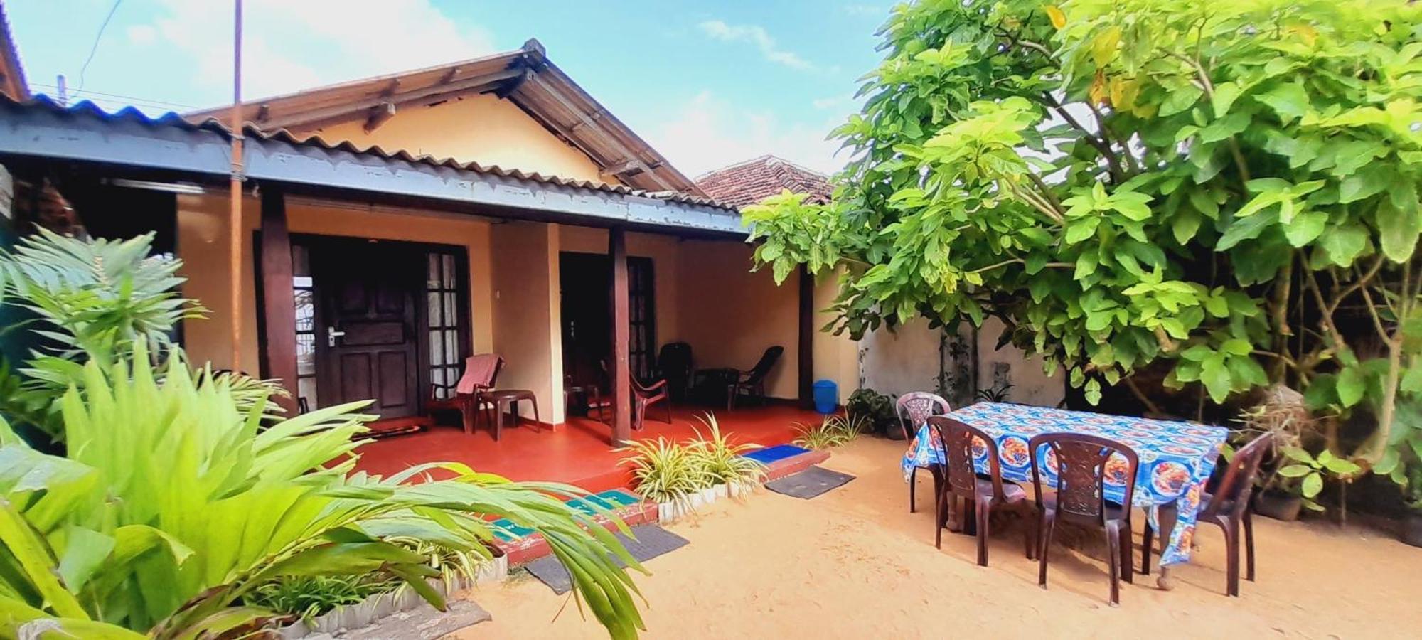 Luna Beach Home & Cabanas Galle Buitenkant foto